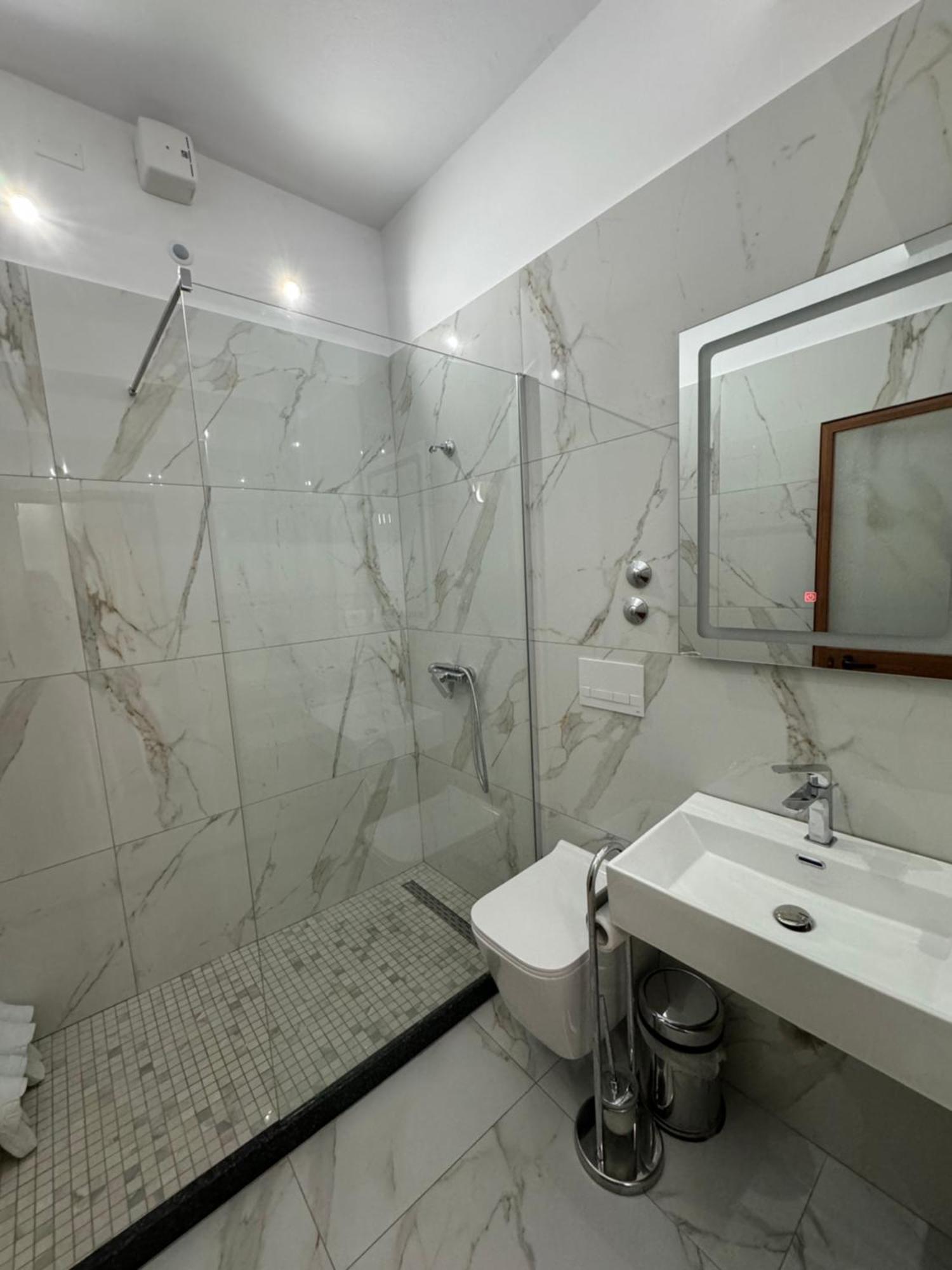 Hotel Kaloshi Mezez 外观 照片